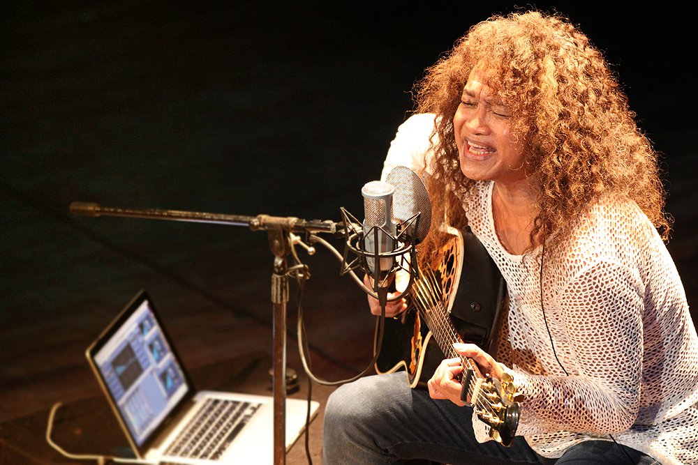 Don’t Sleep Away the Night: Kisah Inspiratif Daniel Sahuleka, Suara Maluku yang Mendunia